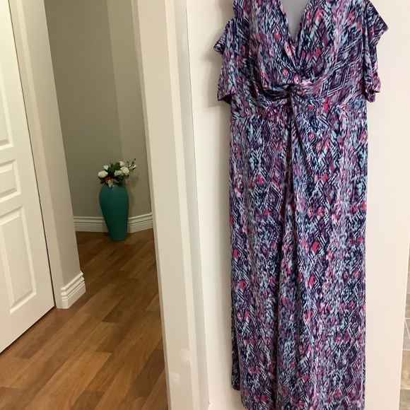 NWT Catherine cold shoulder dress 4x - Picture 2 of 7